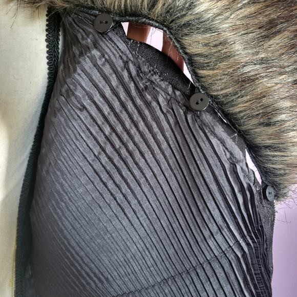 Talk of the Walk Pleated Waterfall Low Cut Faux Fur Balloon Sleeve Jacquard Coat - Picture 12 of 16